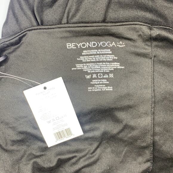 BEYOND YOGA Black Pocket Infinity Scarf Wrap New with Tag W-114 - Picture 5 of 7